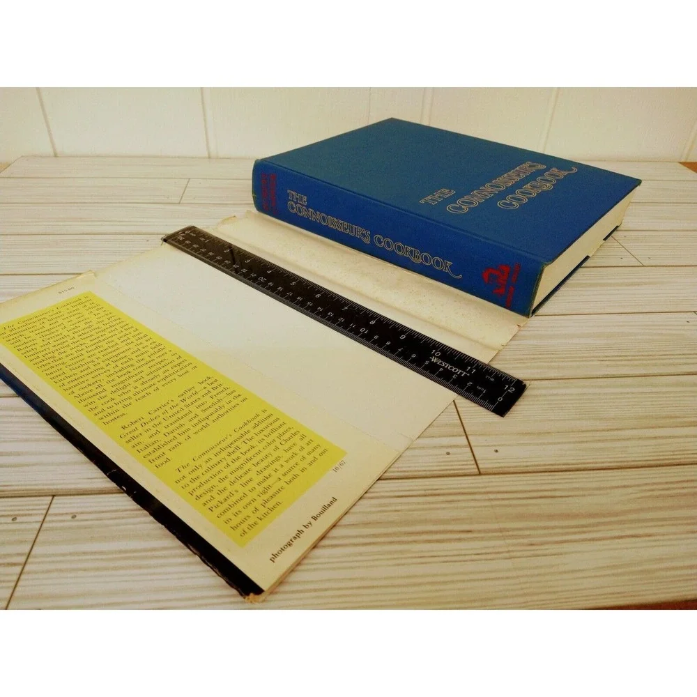 The‎ Connoisseur's Cookbook 1965 1st Edition HCDJ Robert Carrier Gourmet-Core